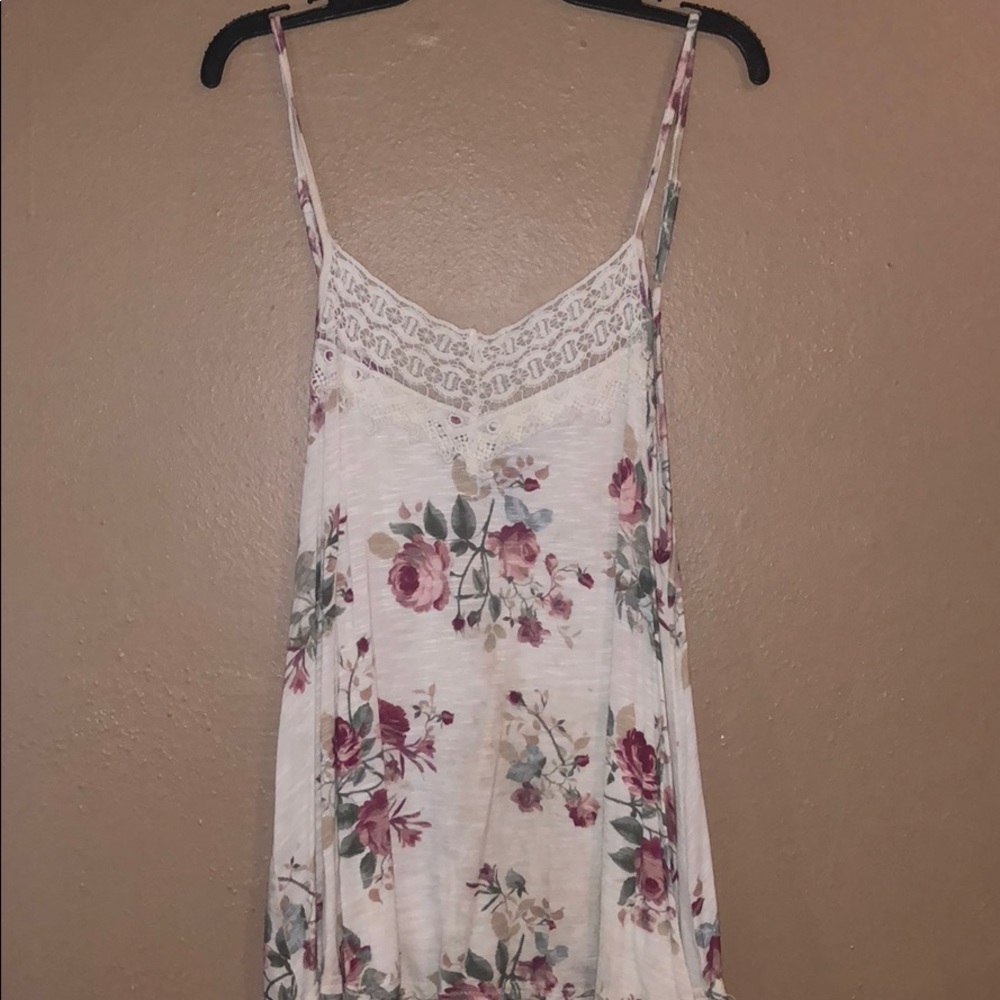 Laced floral tank!